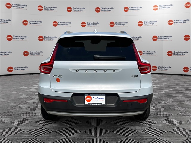 2022 Volvo XC40 Momentum T5 AWD photo 3
