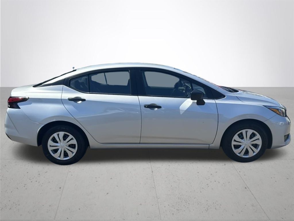 2025 Nissan Versa 1.6 S photo 6
