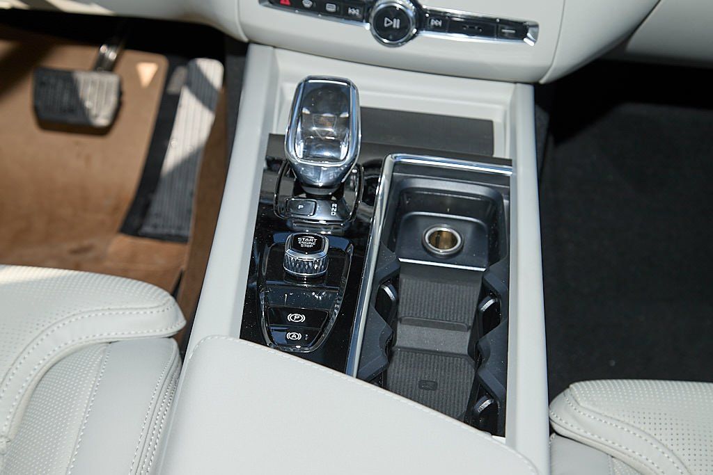 2026 VOLVO XC60 - Image 27