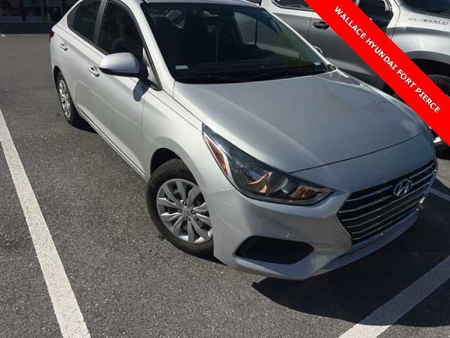 2022 Hyundai Accent SE photo 2