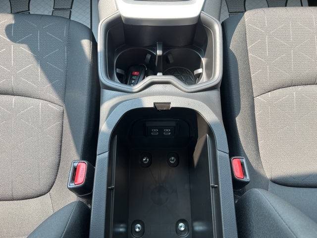 2023 Toyota RAV4 Hybrid XLE photo 17