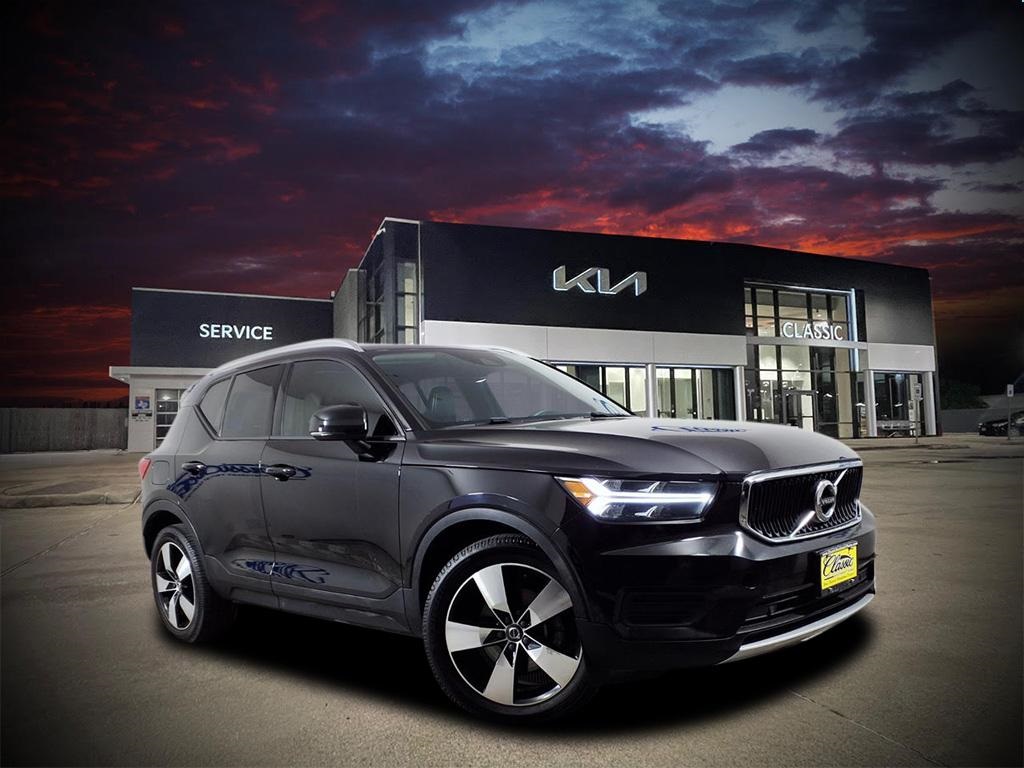 2020 Volvo XC40 Momentum's photo