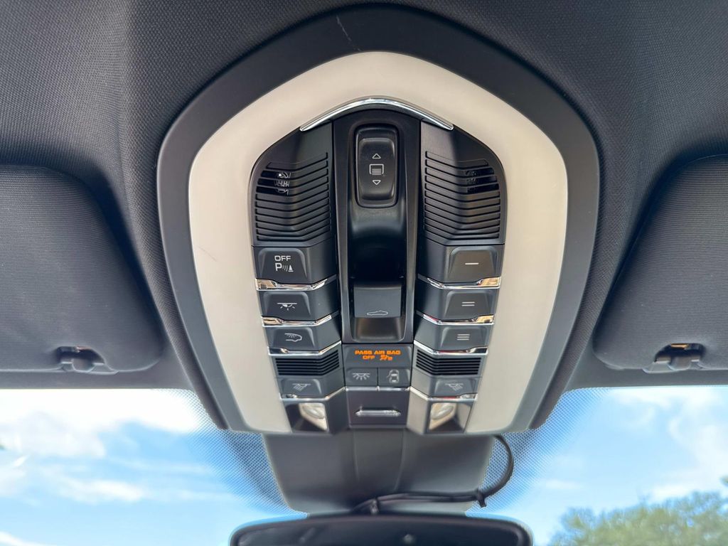 2016 Porsche Cayenne Base photo 38