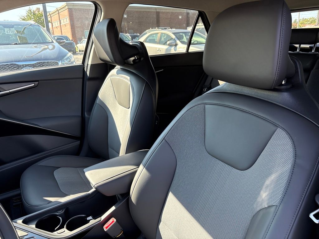 2025 Kia Niro EX photo 11