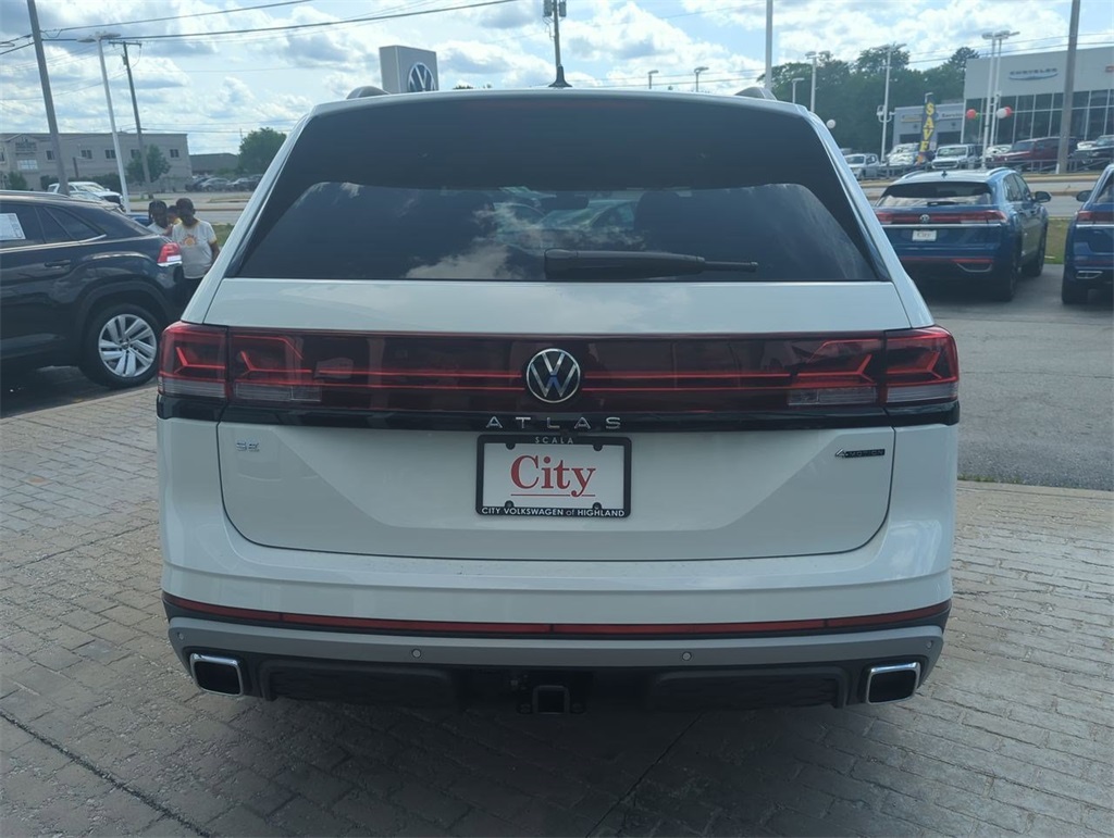 2025 Volkswagen Atlas Peak Edition SE photo 4