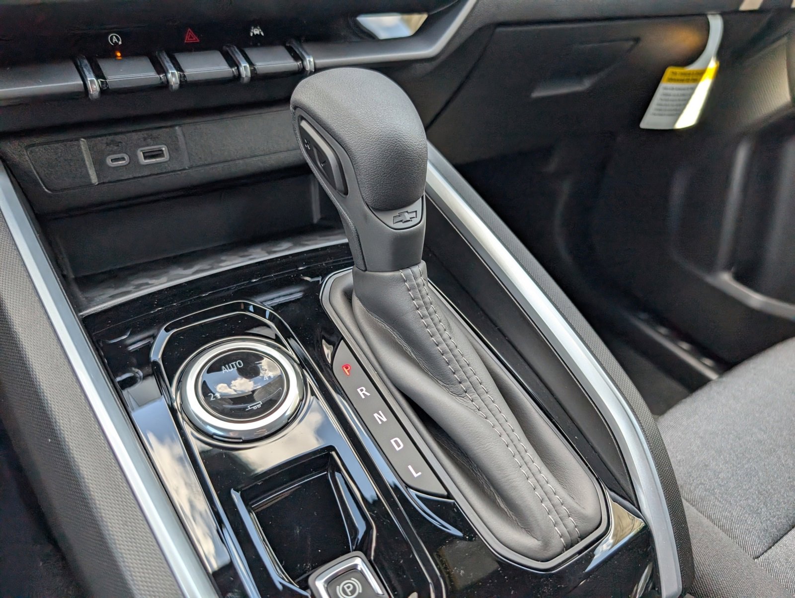 2025 Chevrolet Colorado LT photo 11