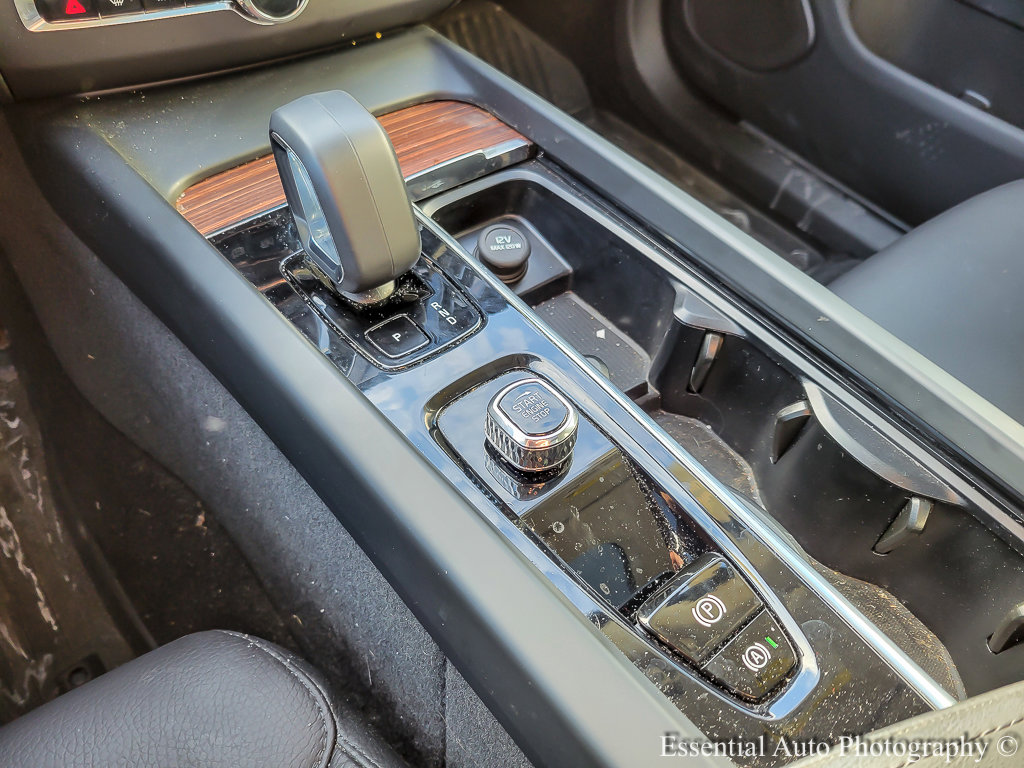 2023 VOLVO XC60 - Image 17