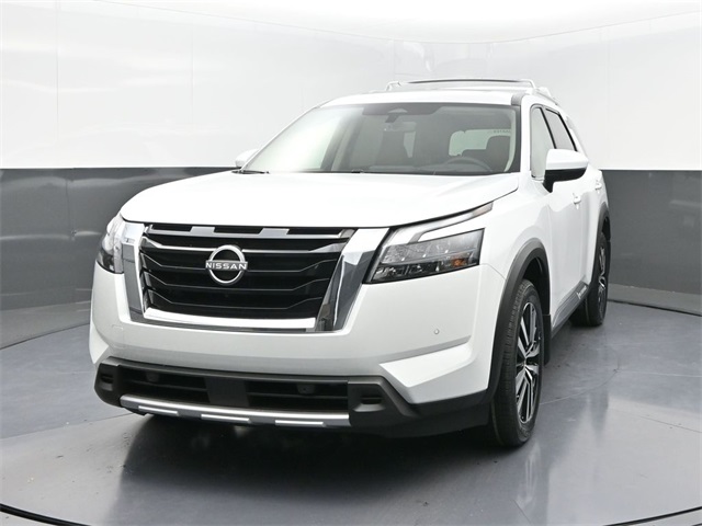2025 Nissan Pathfinder Platinum photo 2