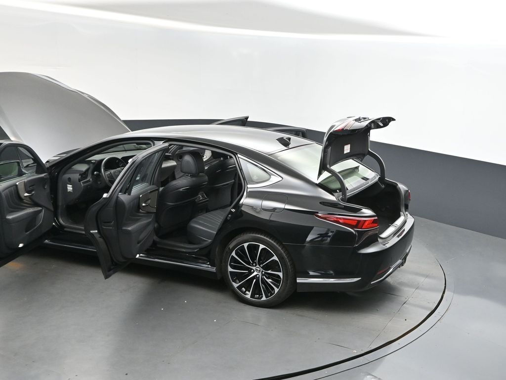 2023 Lexus LS 500h photo 2