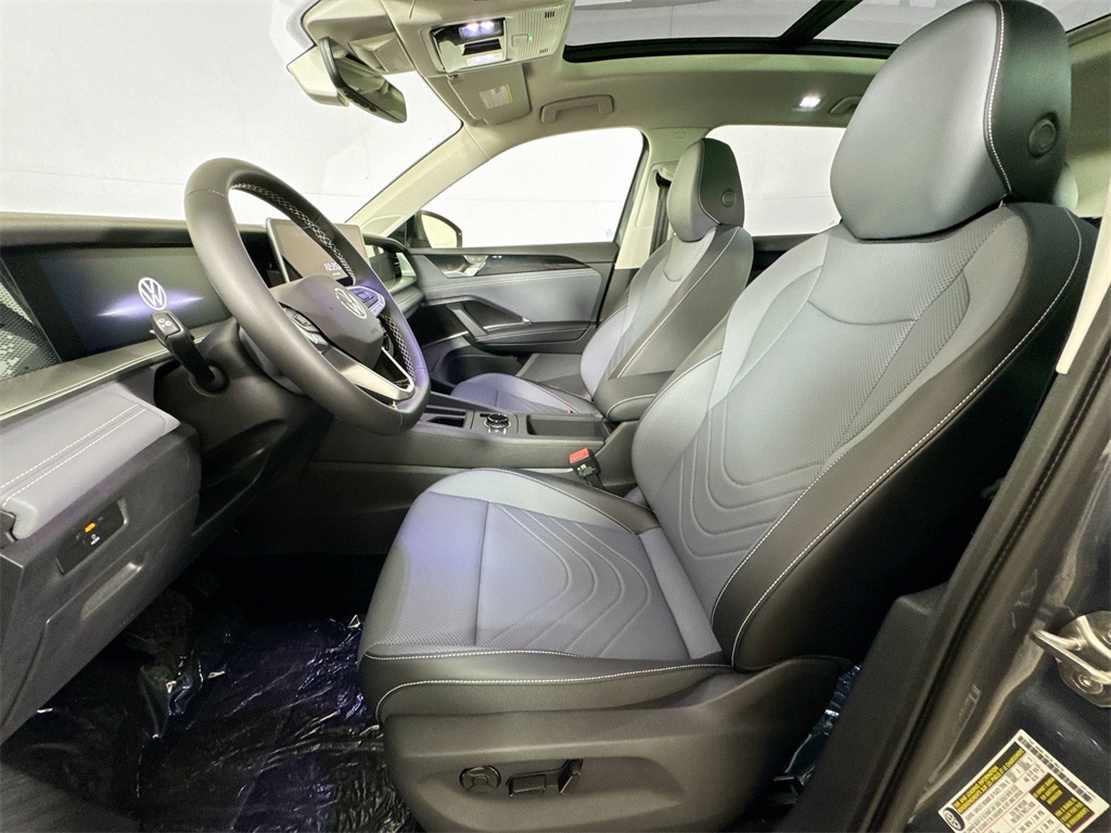 2025 Volkswagen Tiguan SE photo 5