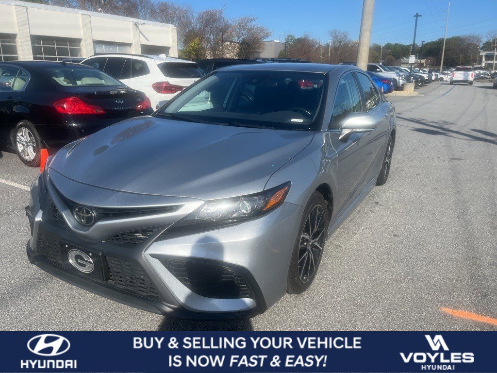 2023 Toyota Camry SE's photo