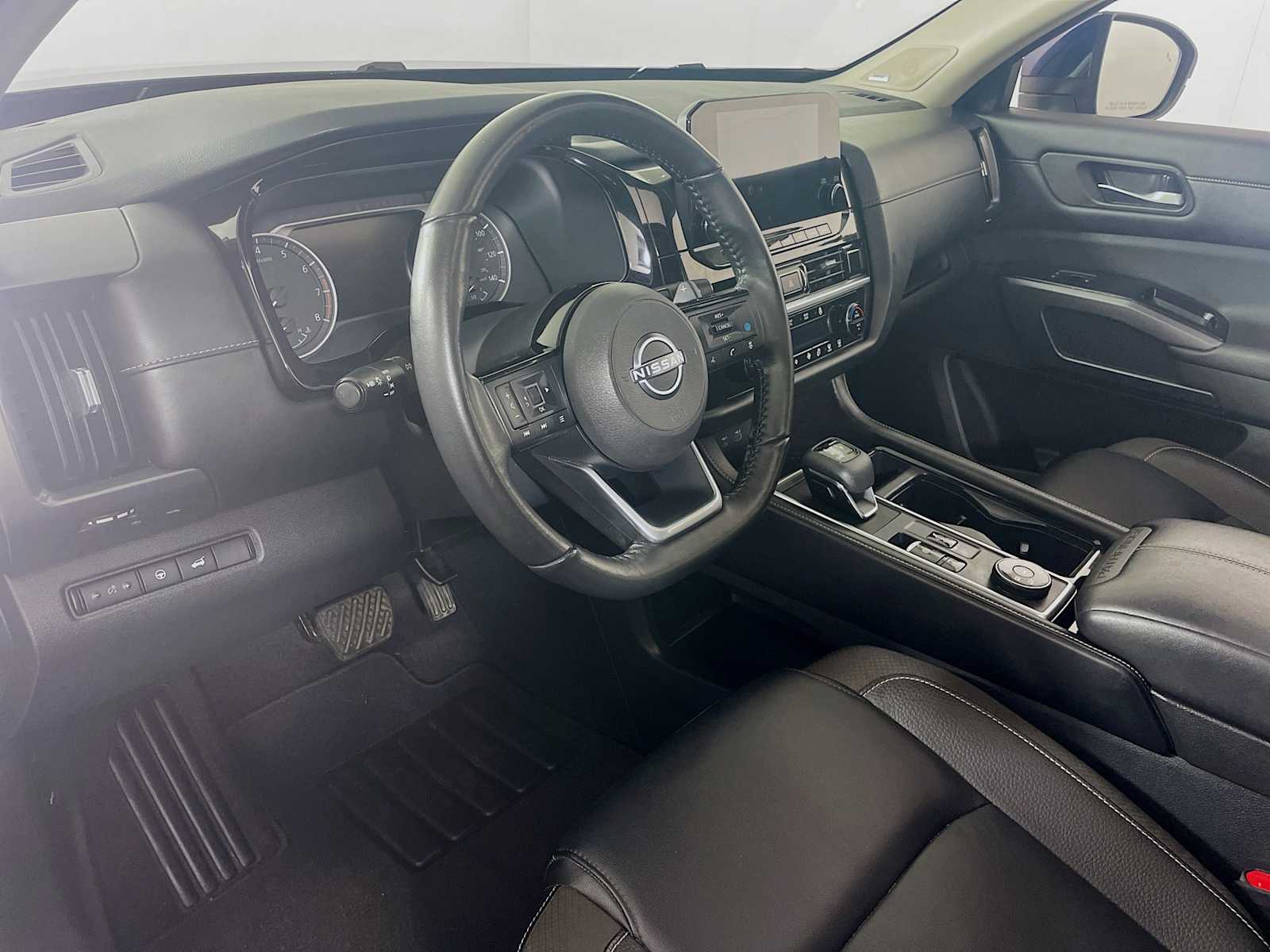 2023 Nissan Pathfinder SL photo 6