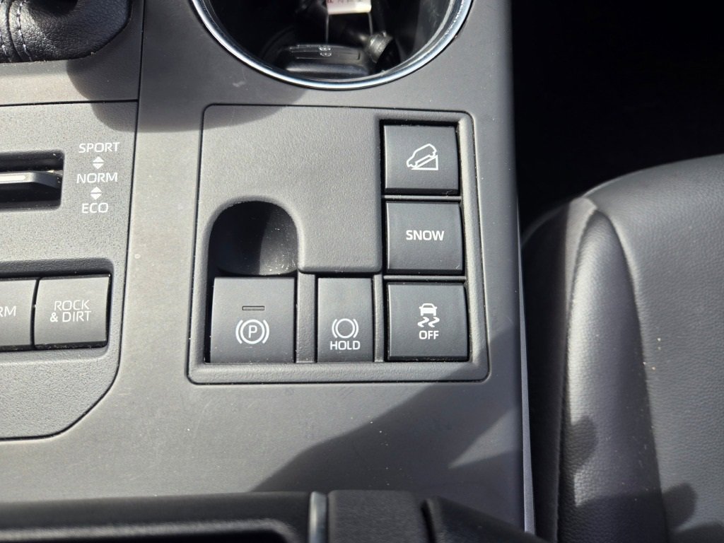 2024 Toyota Highlander LE photo 29