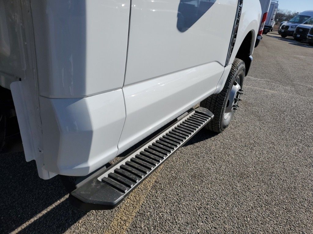 2024 Ford F-350 XL photo 9