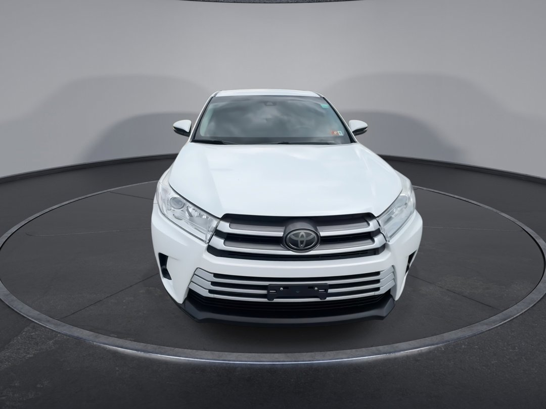 2019 Toyota Highlander LE photo 3