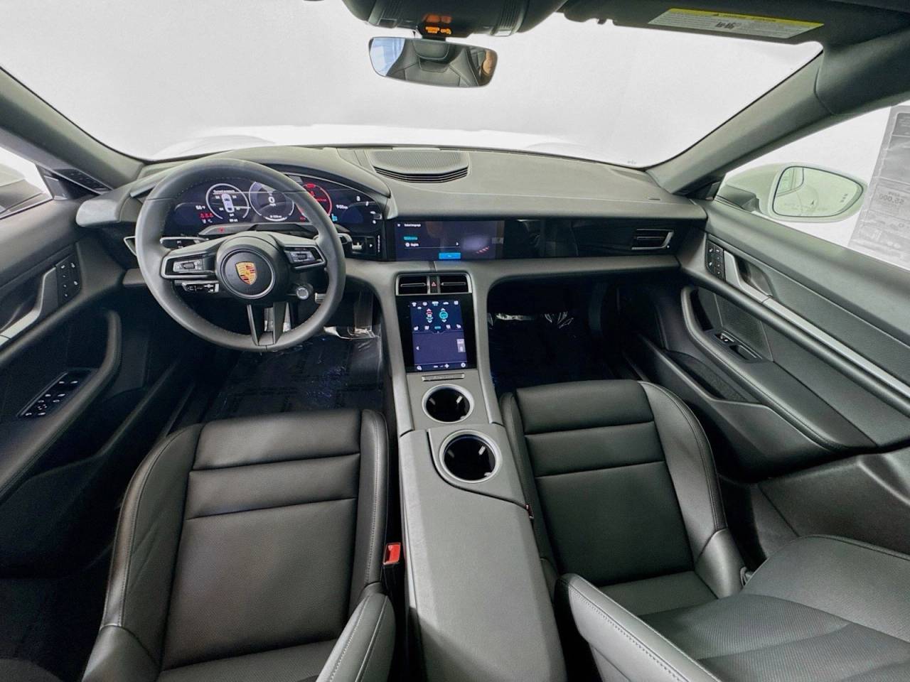2025 Porsche Taycan photo 15