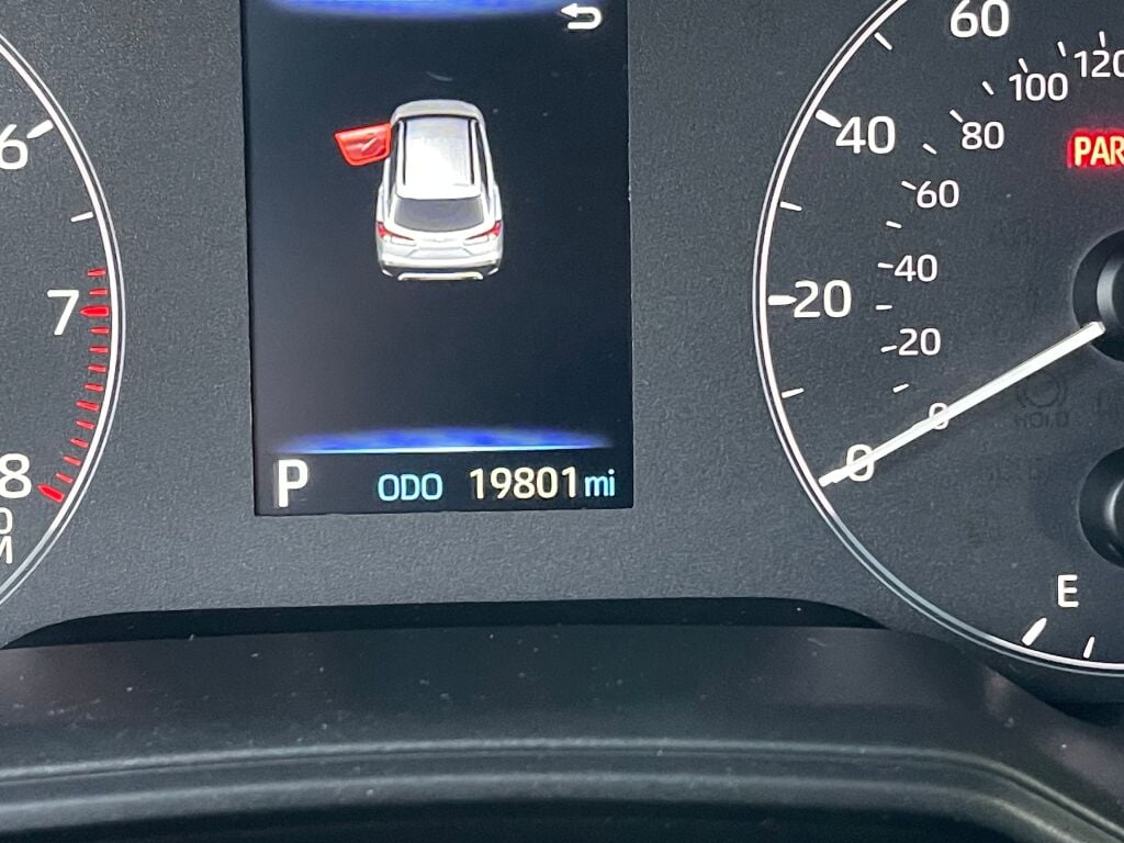 2024 Toyota Corolla Cross L photo 13