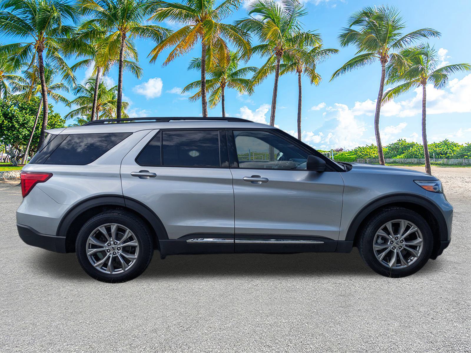 2020 Ford Explorer XLT photo 3