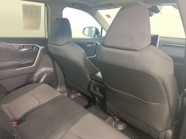 2024 Toyota RAV4 XLE photo 28