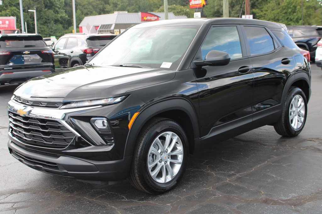 2026 Chevrolet Trailblazer LS photo 2