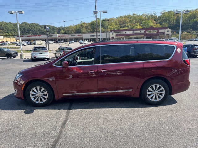 2017 Chrysler Pacifica Touring L photo 5