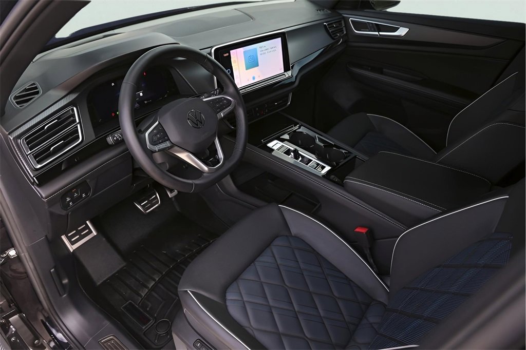 2025 Volkswagen Atlas Cross Sport SEL Premium R-Line photo 9