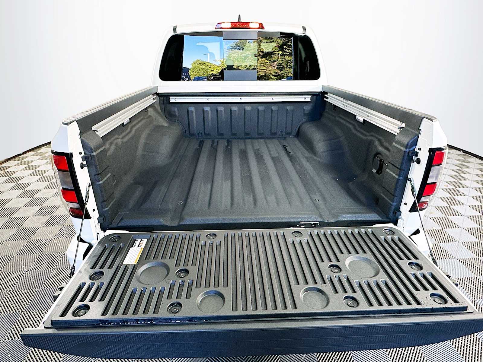 2025 Nissan Frontier SV photo 21