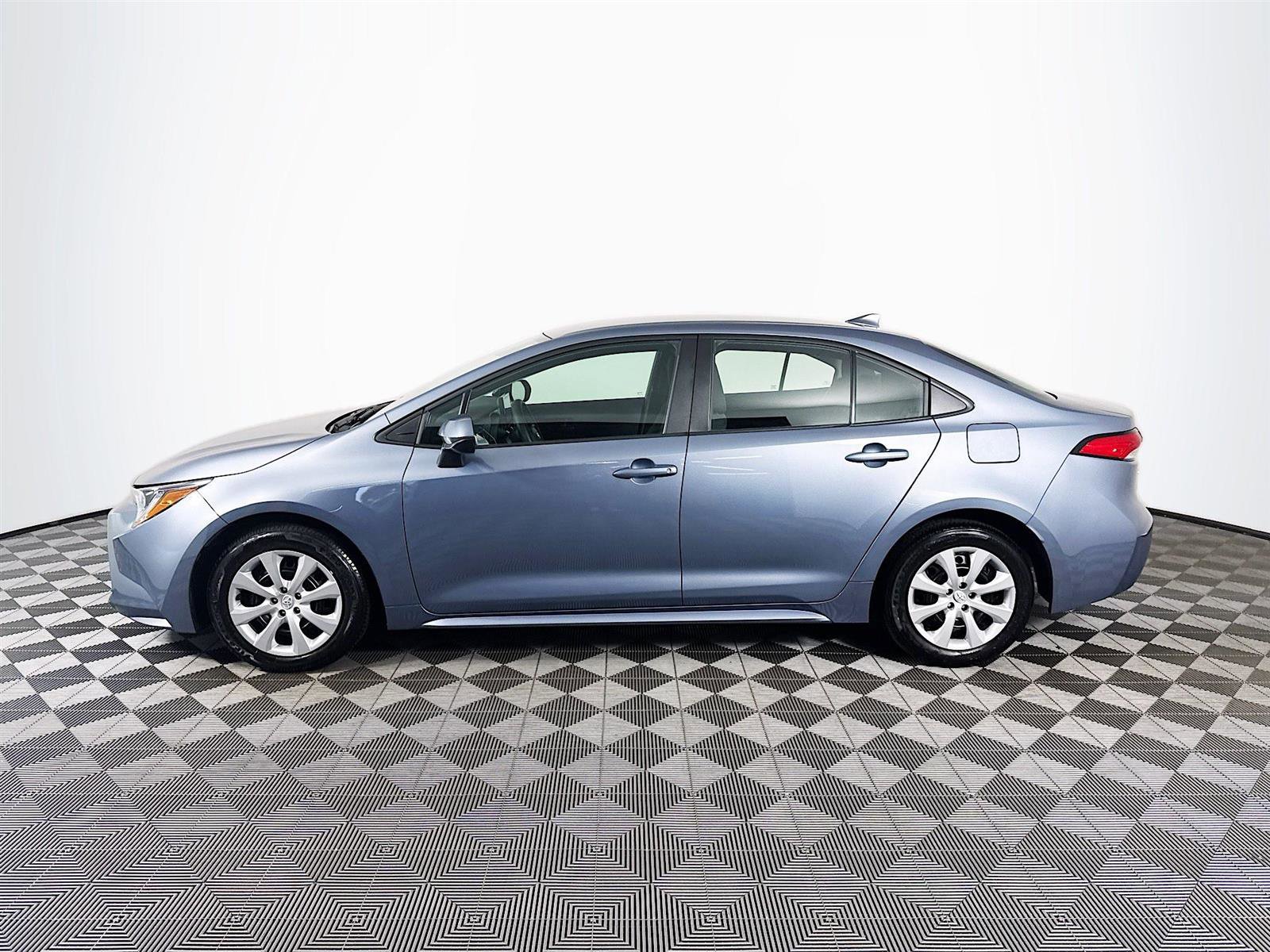 2024 Toyota Corolla LE photo 4