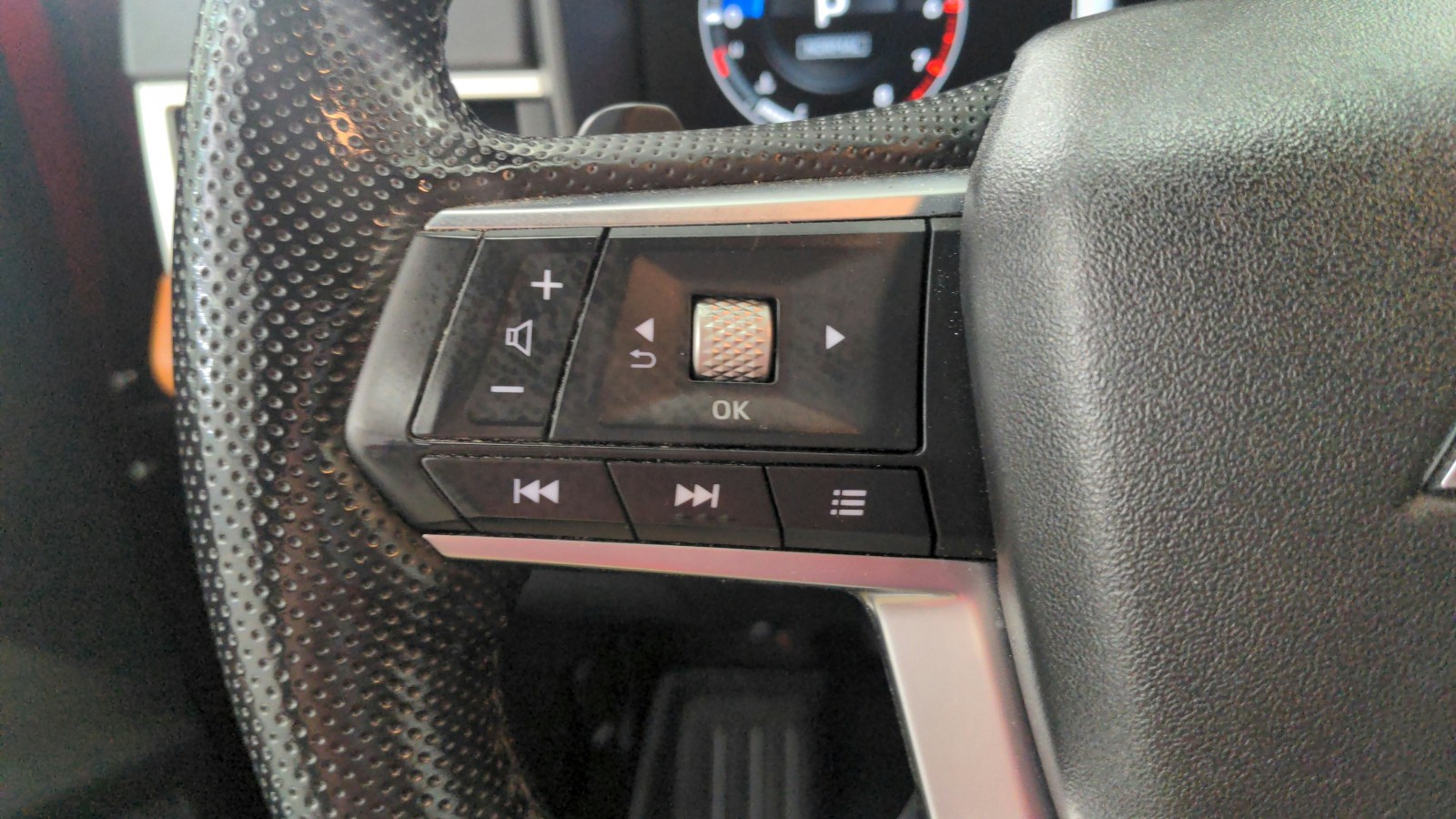 Used 2022  Mitsubishi SEL image 19