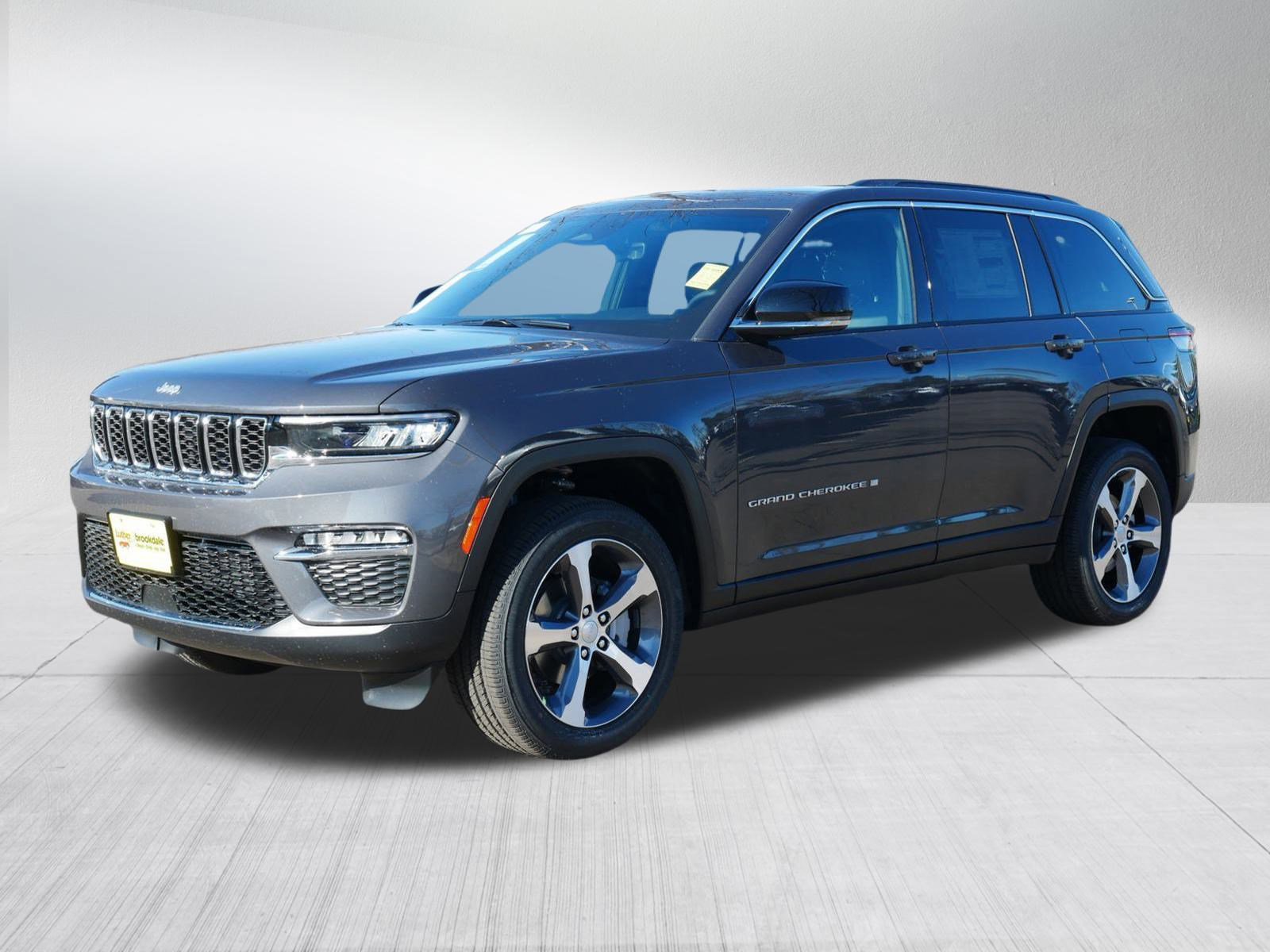 2025 Jeep Grand Cherokee Limited photo 3