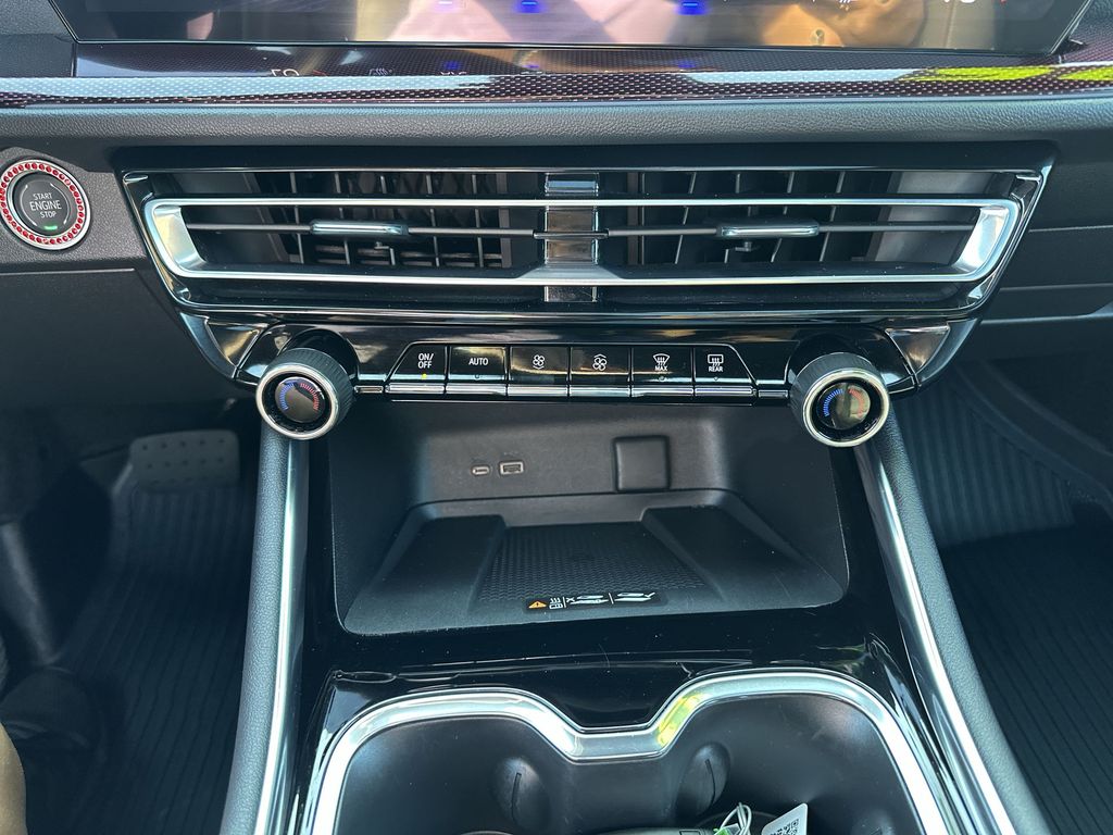 2025 Chevrolet Traverse Z71 photo 29