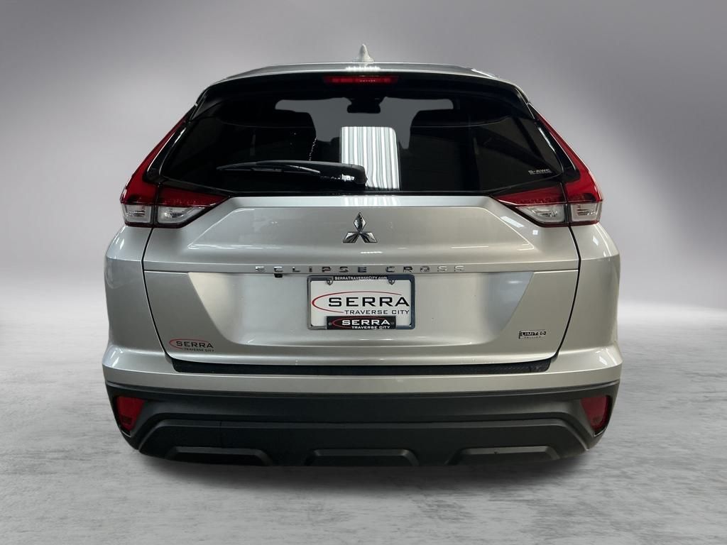 2024 Mitsubishi Eclipse Cross LE photo 2