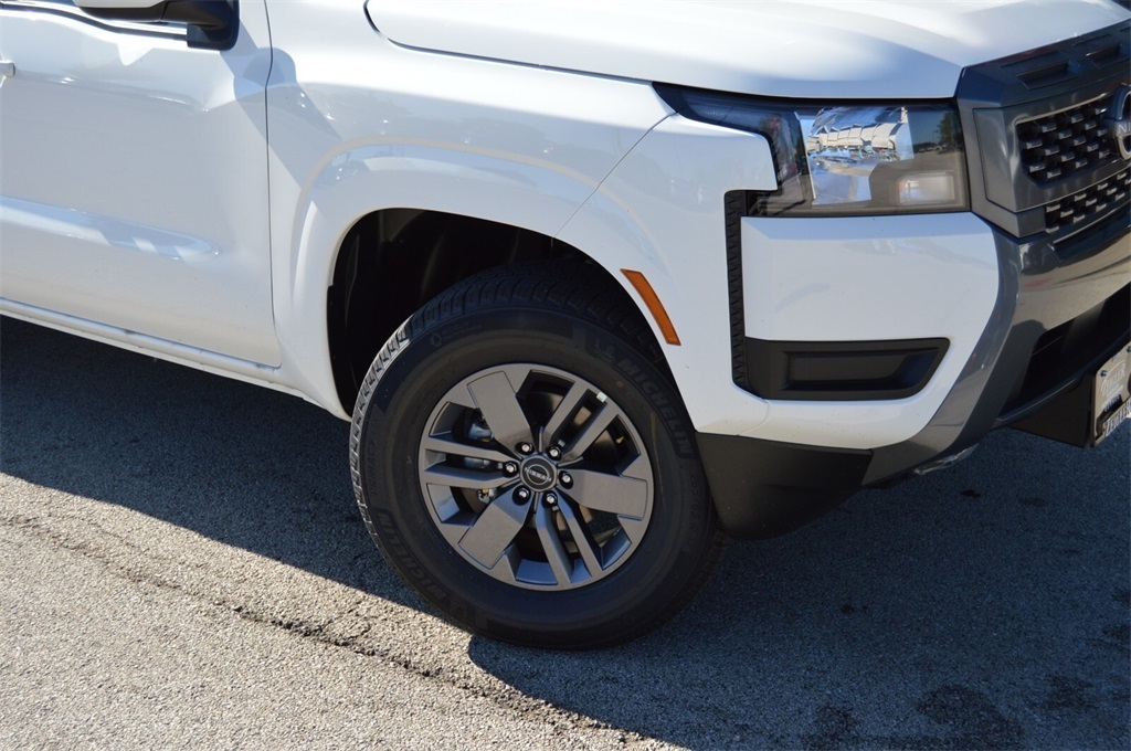 2025 Nissan Frontier Crew Cab SV photo 3
