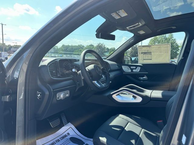 2025 Mercedes Benz GLS 450 4MATIC photo 13