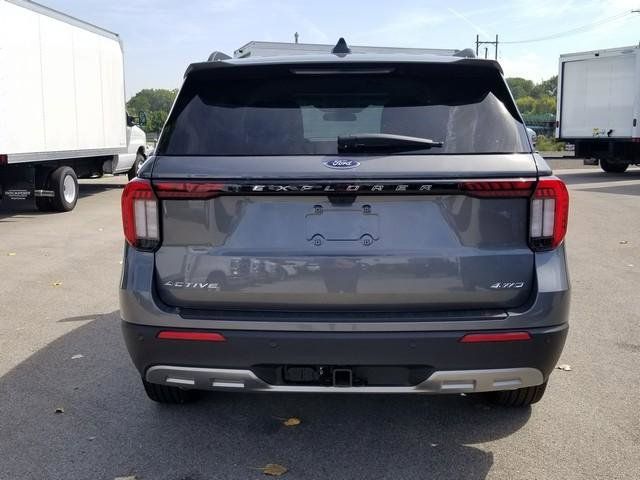 2025 Ford Explorer photo 5