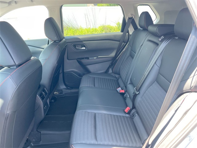 2025 Nissan Rogue SV photo 27