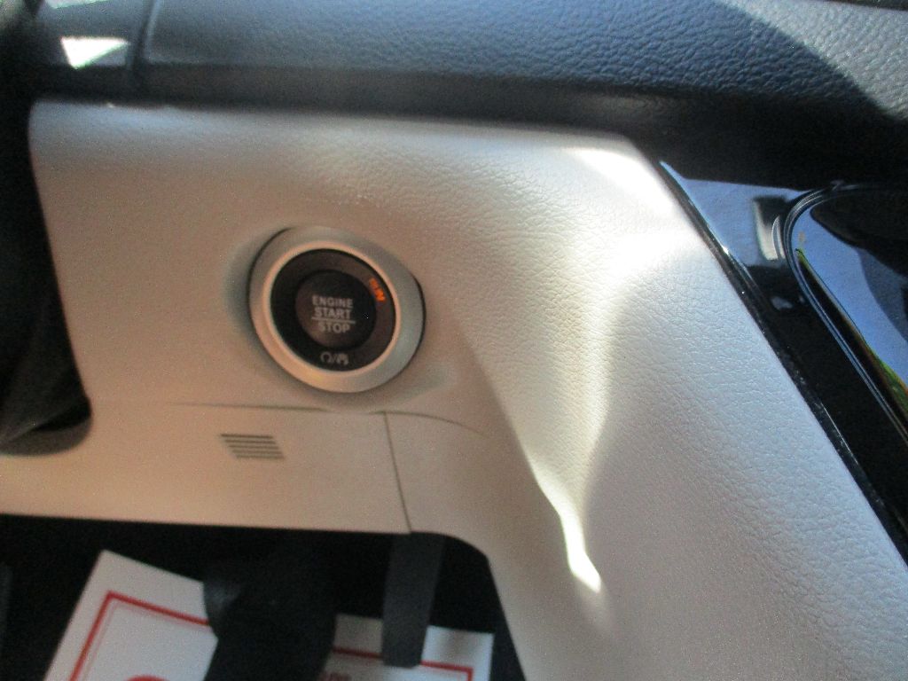 2022 Chrysler Pacifica Touring L photo 6