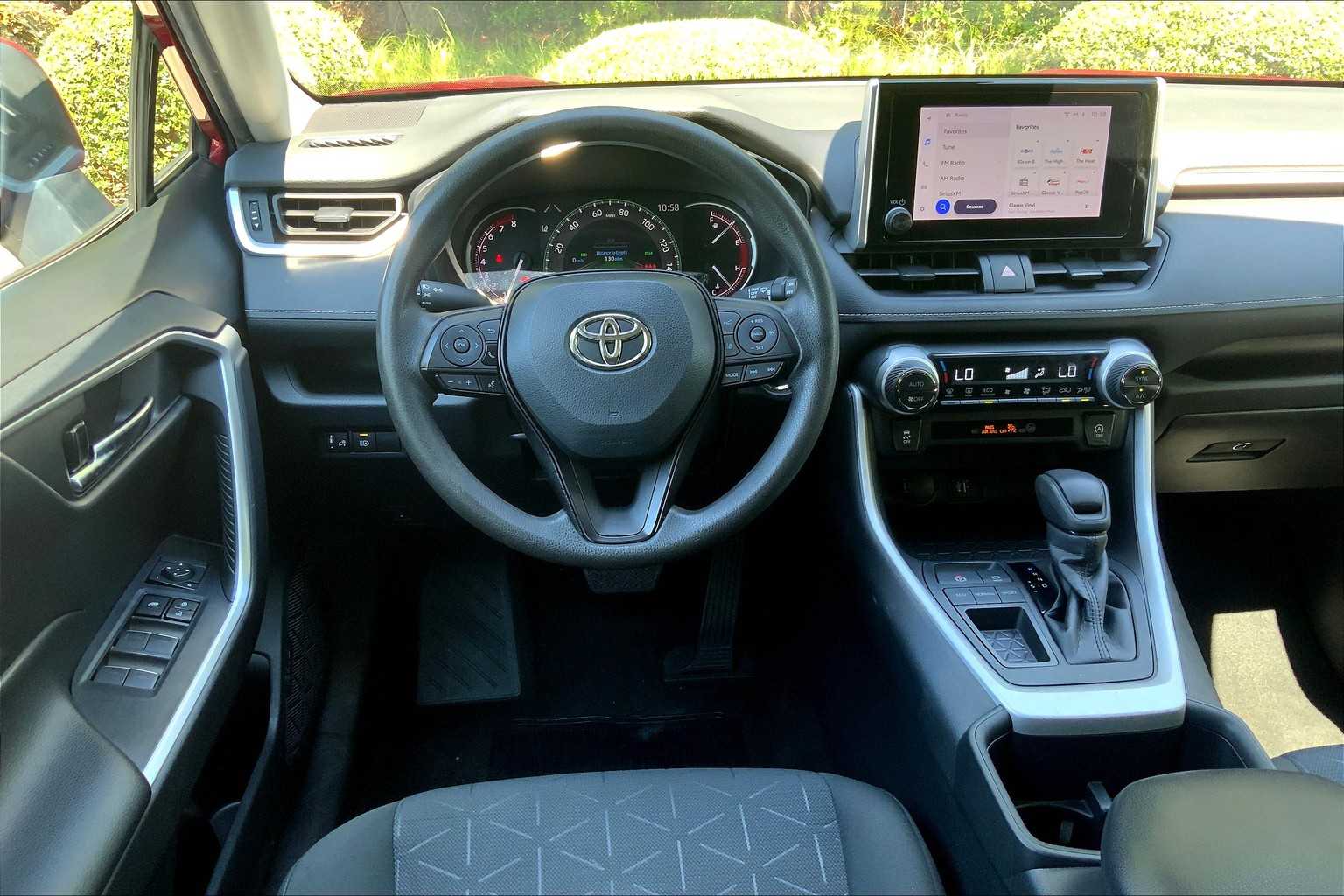 2023 Toyota RAV4 XLE photo 5