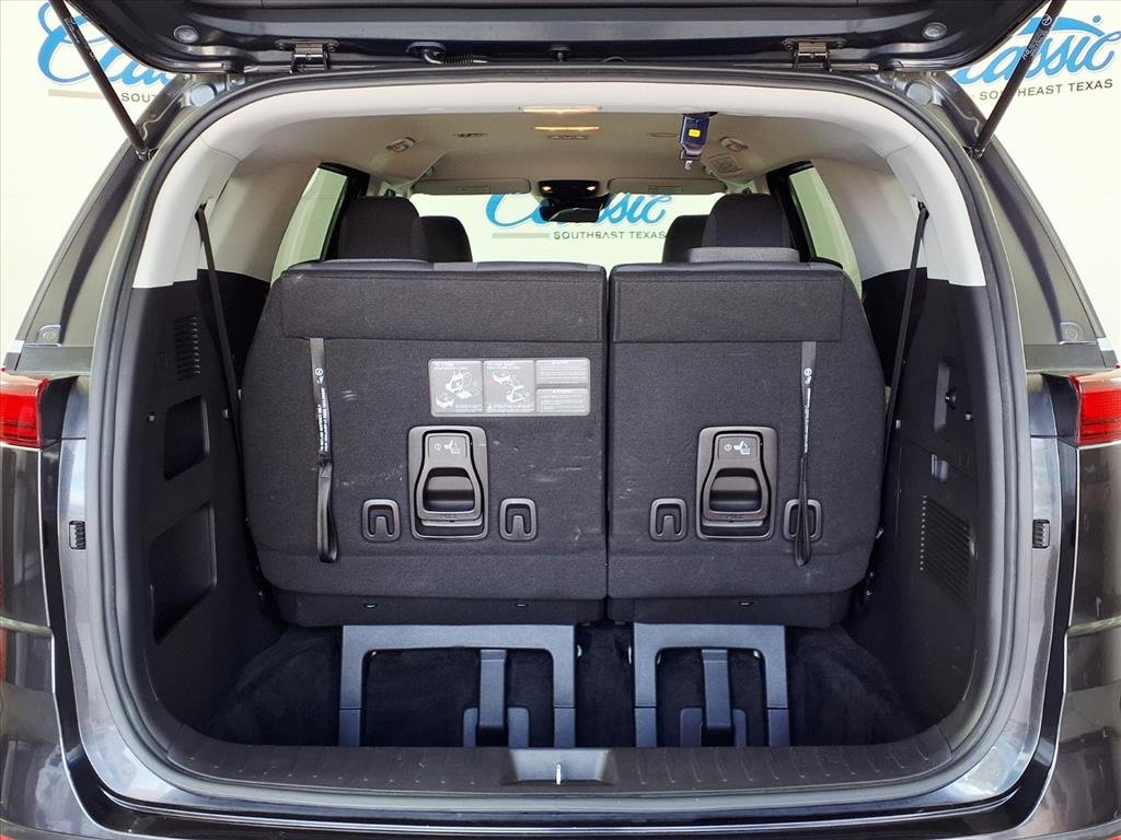 2022 Kia Carnival LX photo 2