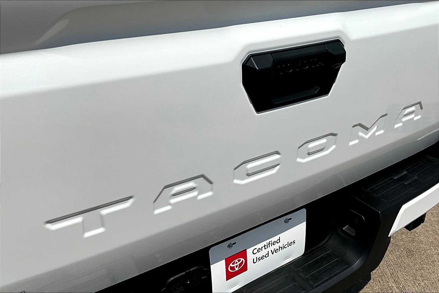 2024 Toyota Tacoma TRD photo 29