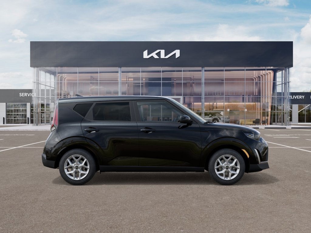 2025 Kia Soul LX S photo 2