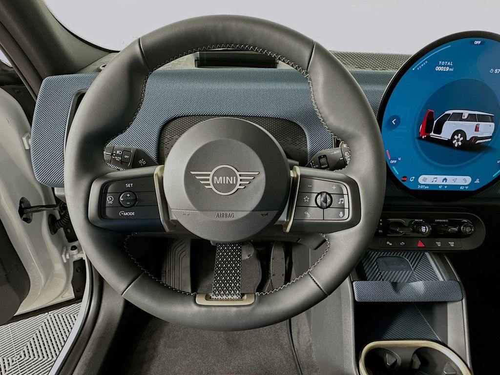 New 2025 White MINI Signature Plus image 10