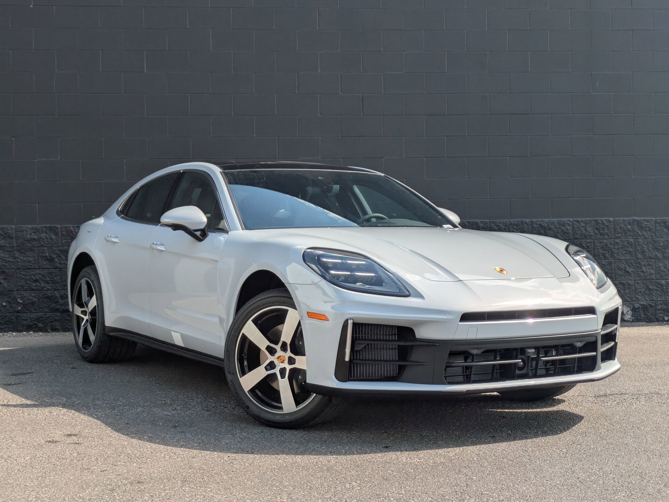 2025 Porsche Panamera 4 photo 7