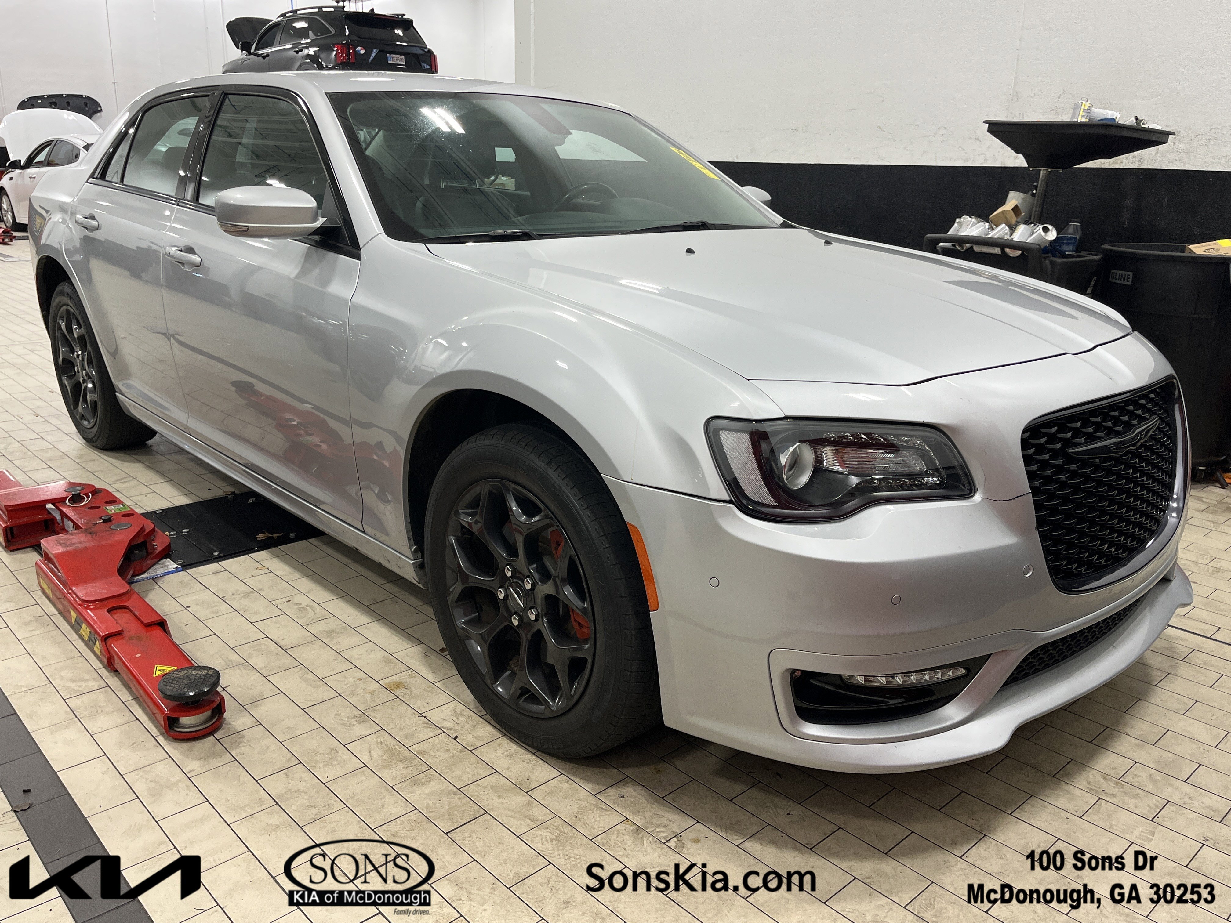 2021 Chrysler 300 Touring's photo