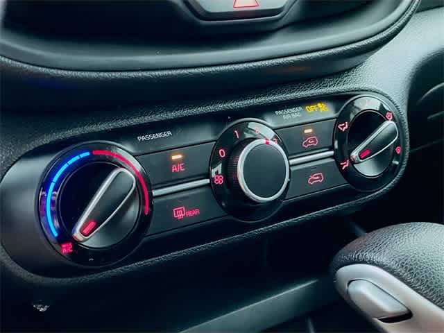 2022 Kia Soul LX photo 16