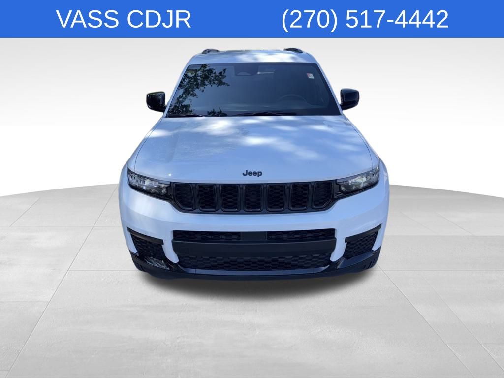 2024 Jeep Grand Cherokee Altitude photo 2