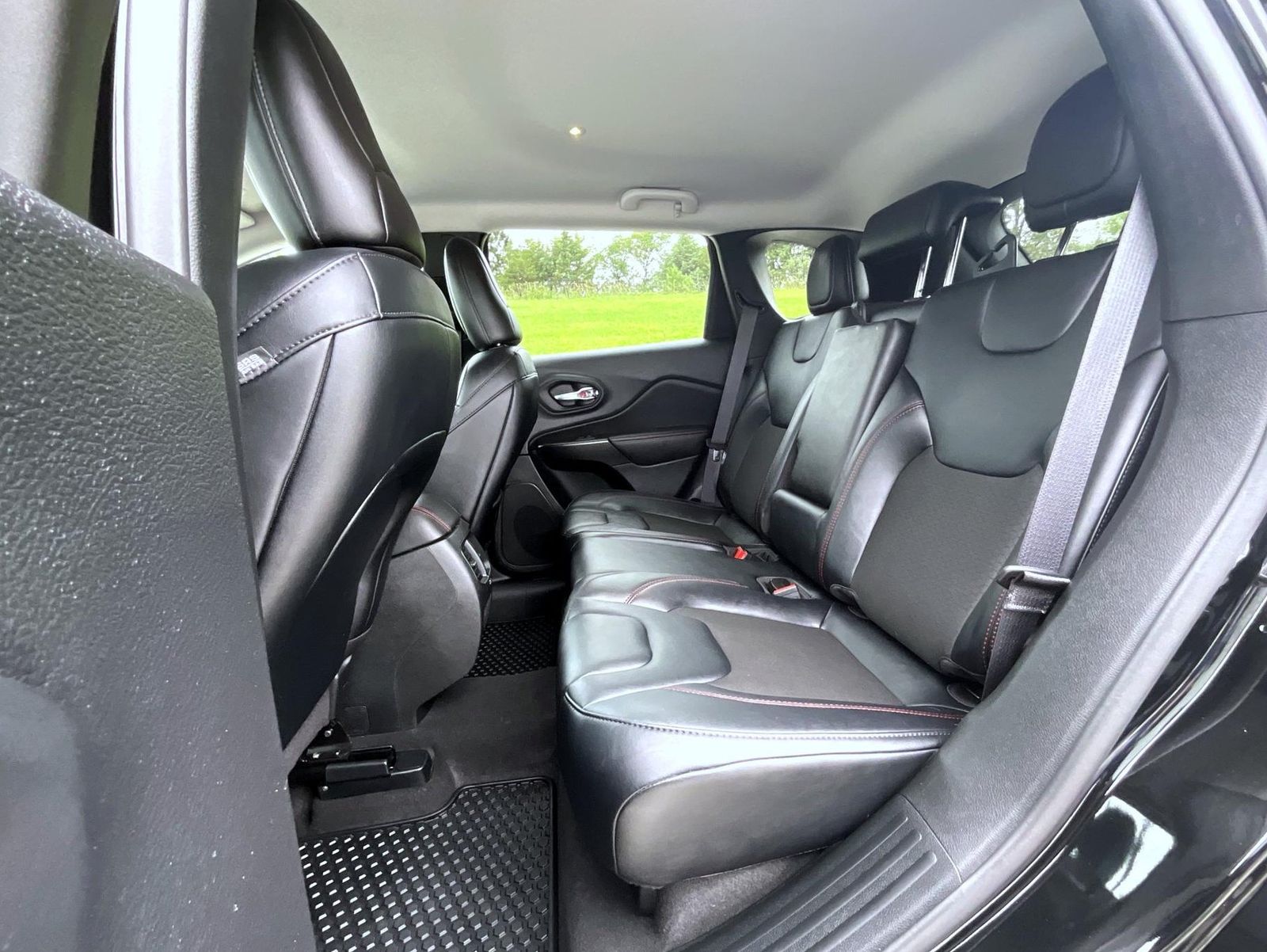 2022 Jeep Cherokee Trailhawk photo 9