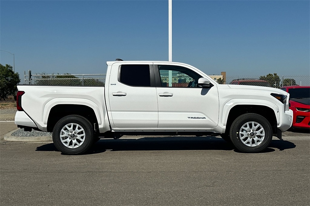 2025 Toyota Tacoma SR5 4x4 Double Cab photo 3