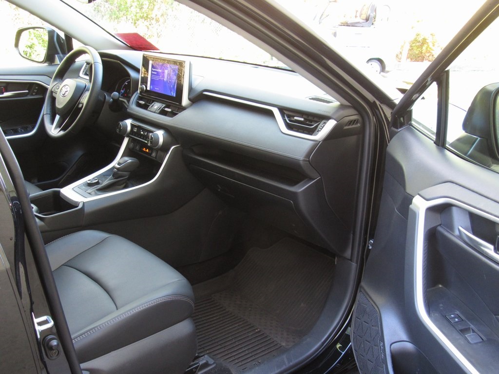 2025 Toyota RAV4 Hybrid XLE Premium photo 15