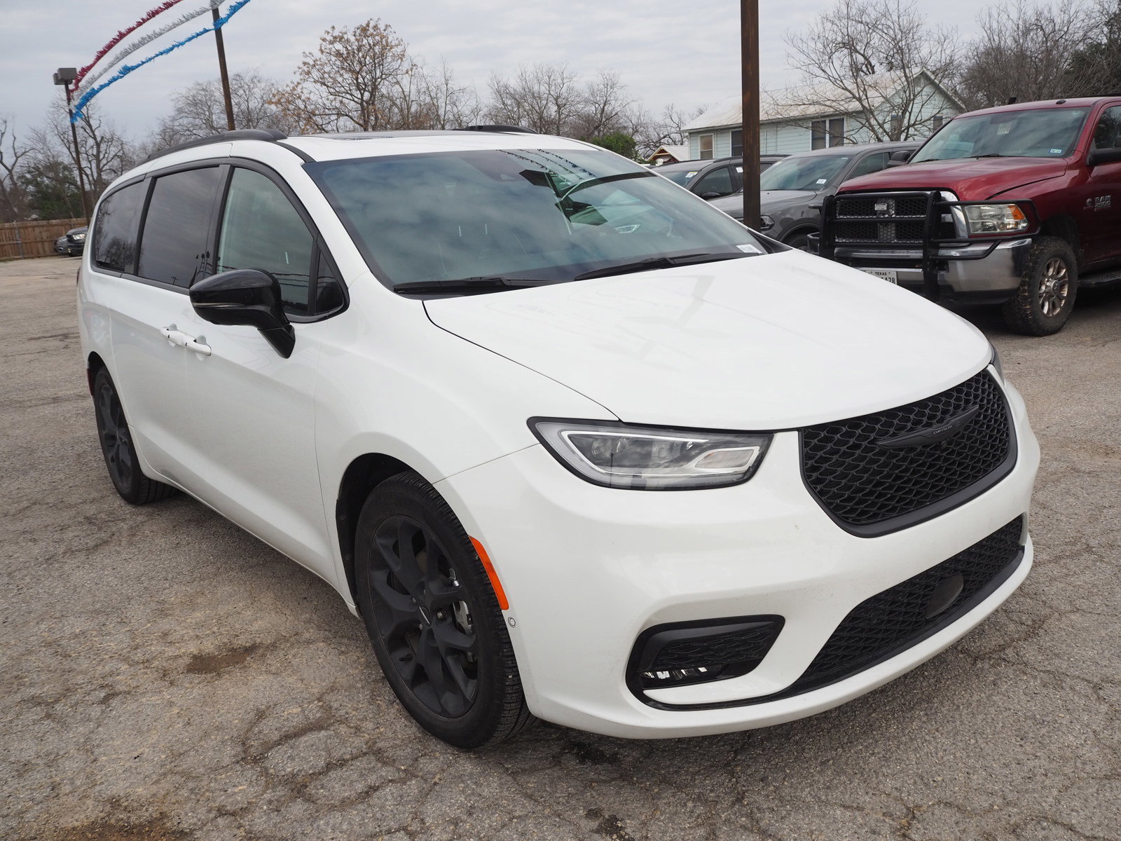 2024 Chrysler Pacifica Limited photo 4